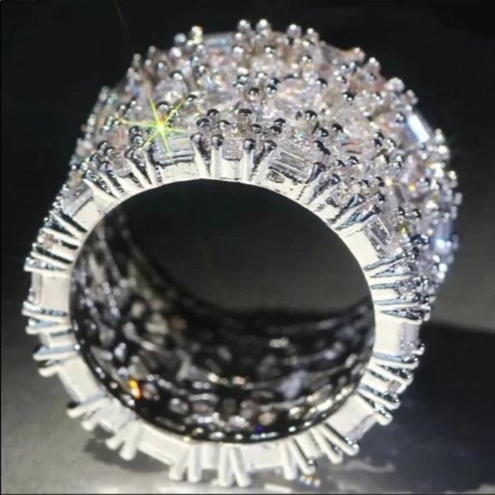 NEW 18 CT 925 STERLING SILVER DIAMOND RING, BEAUTIFUL RING, SHINY RING. - Picture 3 of 6